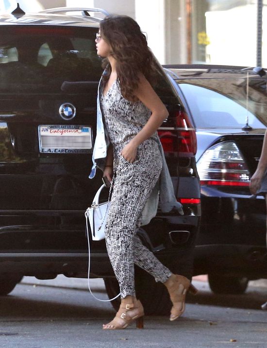 Selena Gomez spędziła 4 GODZINY u fryzjera! (FOTO) Selena Gomez spędziła 4 GODZINY u fryzjera! (FOTO)