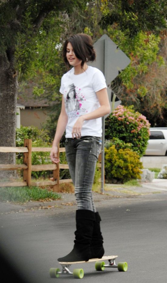 Fryzjer Seleny Gomez wspomina jej fryzurę po zdjeciu doczepów Fryzjer Seleny Gomez wspomina jej fryzurę po zdjeciu doczepów