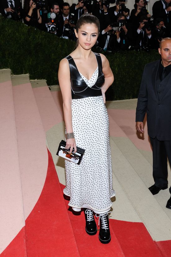 Justin Bieber zaproponował Selenie spotkanie po gali MET Justin Bieber zaproponował Selenie spotkanie po gali MET