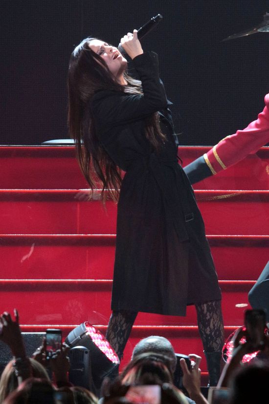 Selena Gomez ściągnie płaszcz, a Tobie opadnie szczkęka