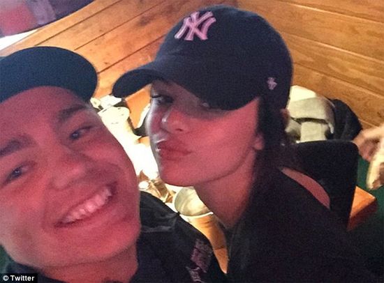 To pierwsze zdjęcia Seleny Gomez od dwóch miesięcy. Ależ ona schudła! To pierwsze zdjęcia Seleny Gomez od dwóch miesięcy. Ależ ona schudła!