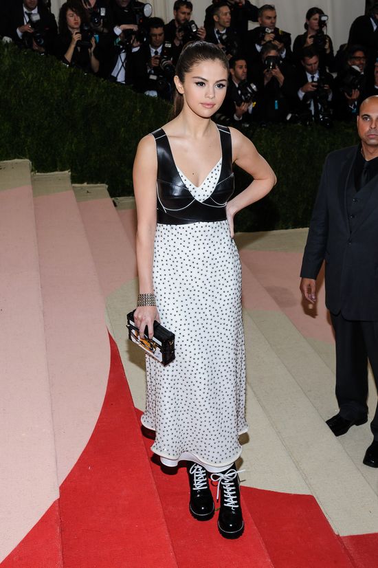 Justin Bieber zaproponował Selenie spotkanie po gali MET Justin Bieber zaproponował Selenie spotkanie po gali MET