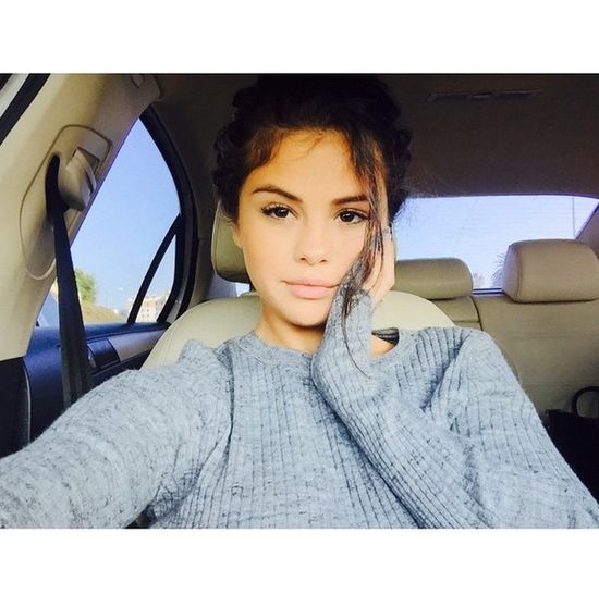 Kto robi zdjęcia kąpiącej się Selenie Gomez? (FOTO)