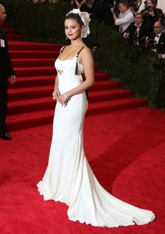 Selena Gomez obgaduje Kendall Jenner Selena Gomez obgaduje Kendall Jenner