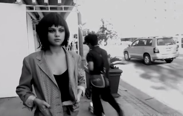 Selena Gomez w krótkich włosach (VIDEO) Selena Gomez w krótkich włosach (VIDEO)