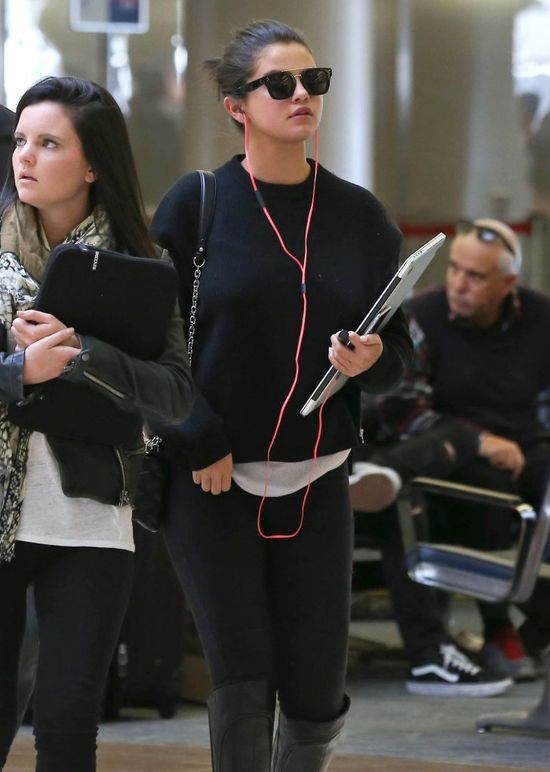 Selena Gomez obgaduje Kendall Jenner Selena Gomez obgaduje Kendall Jenner