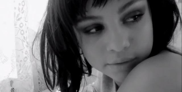 Selena Gomez w krótkich włosach (VIDEO) Selena Gomez w krótkich włosach (VIDEO)