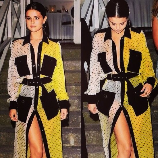 Selena Gomez coraz odważniejsza - pokazała majtki (FOTO) Selena Gomez coraz odważniejsza - pokazała majtki (FOTO)