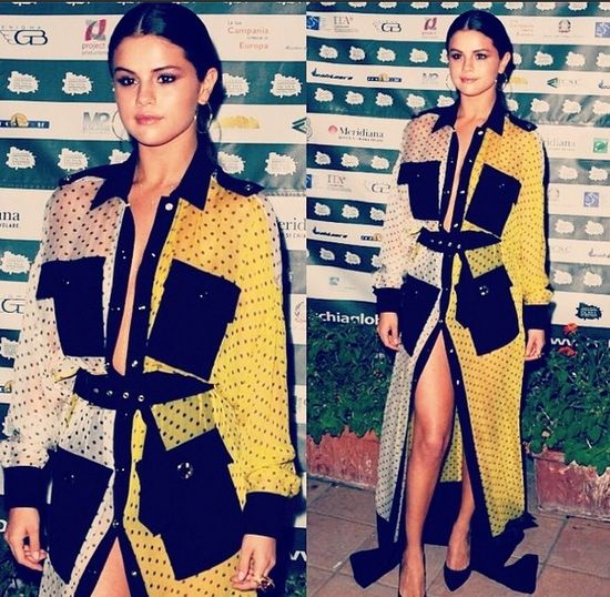 Selena Gomez coraz odważniejsza - pokazała majtki (FOTO) Selena Gomez coraz odważniejsza - pokazała majtki (FOTO)