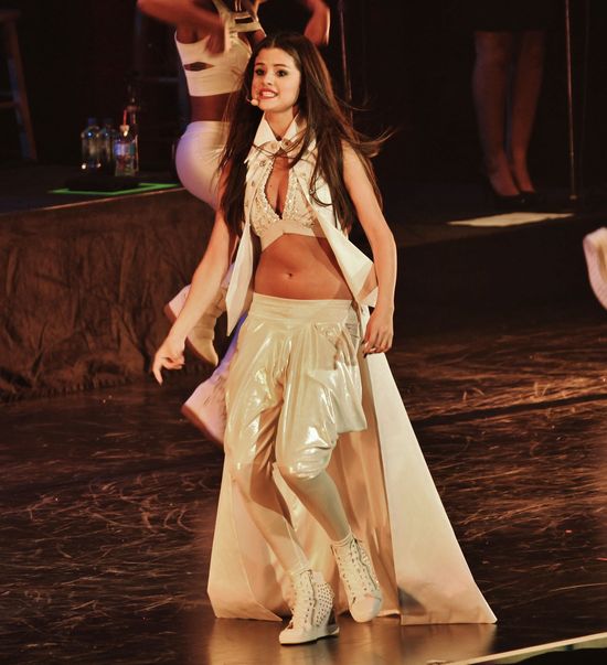 Ile razy przebiera się Selena Gomez? (FOTO)  