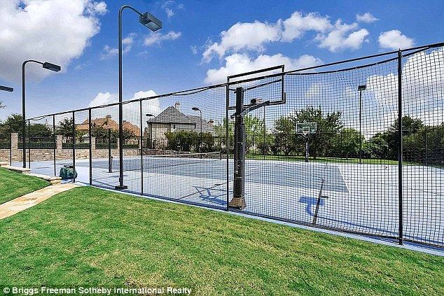 Tak mieszka Selena Gomez. Zobacz jej ogromną posiadłość Tak mieszka Selena Gomez. Zobacz jej ogromną posiadłość