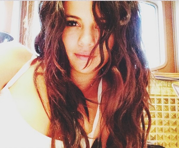 Tommy Chiabra - to on teraz tuli i całuje Selenę Gomez!