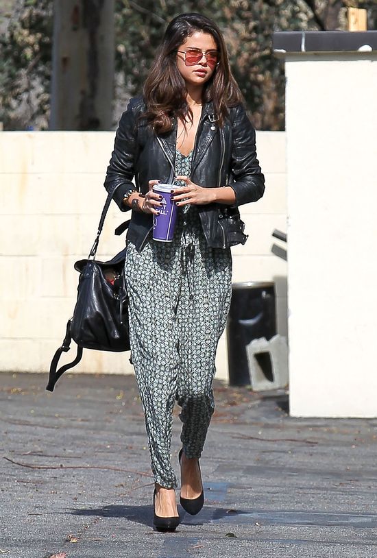 Selenie Gomez już znudziły się doczepiane włosy (FOTO)