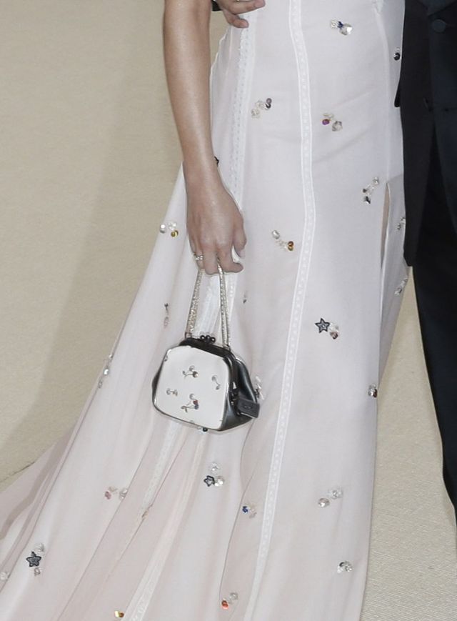 Torebka Seleny Gomez z Gali MET Torebka Seleny Gomez z Gali MET