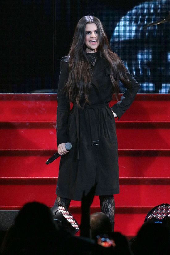 Selena Gomez ściągnie płaszcz, a Tobie opadnie szczkęka