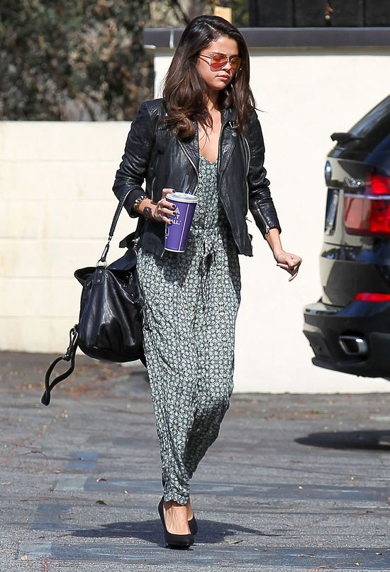 Selenie Gomez już znudziły się doczepiane włosy (FOTO)