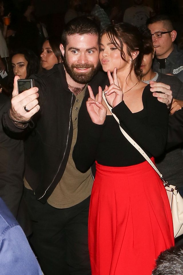 Selena Gomez w naszyjniku, który mówi bardzo dużo (ZDJĘCIA)