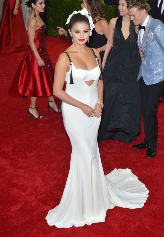 Selena Gomez sporo zawidzięcza Hudgens na gali MET