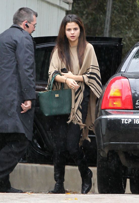 Tak napradę wygląda Selena Gomez bez makijażu (FOTO)  