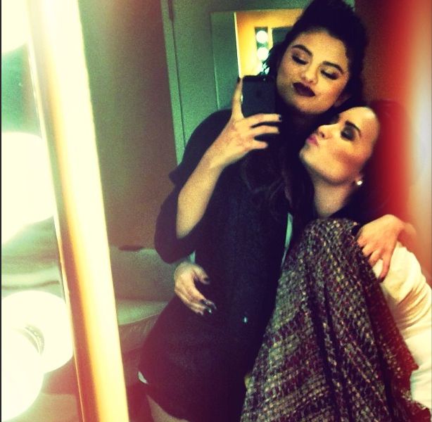 Selena Gomez: Demi Lovato jest wzorem do naśladowania! FOTO