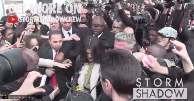 Selena Gomez niemal stratowana przez fanów! (VIDEO)