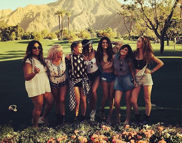 Selena Gomez mocno zabalowała na Coachelli (FOTO)