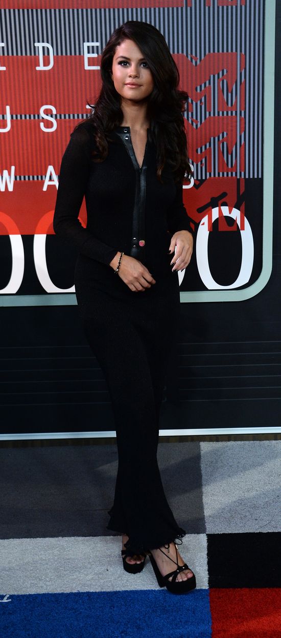 Selena Gomez wypadła zbyt skromnie na MTV VMA? (FOTO)