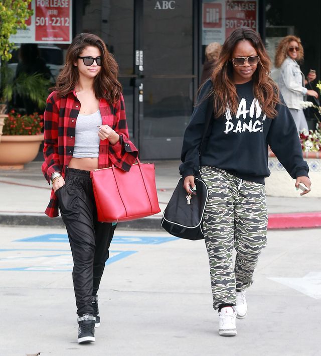 Po co Selena Gomez nosi ciuchy Justina Biebera? (FOTO) Po co Selena Gomez nosi ciuchy Justina Biebera? (FOTO)