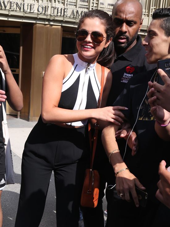 Fałdki nie przeszkadzają Selenie Gomez (FOTO)