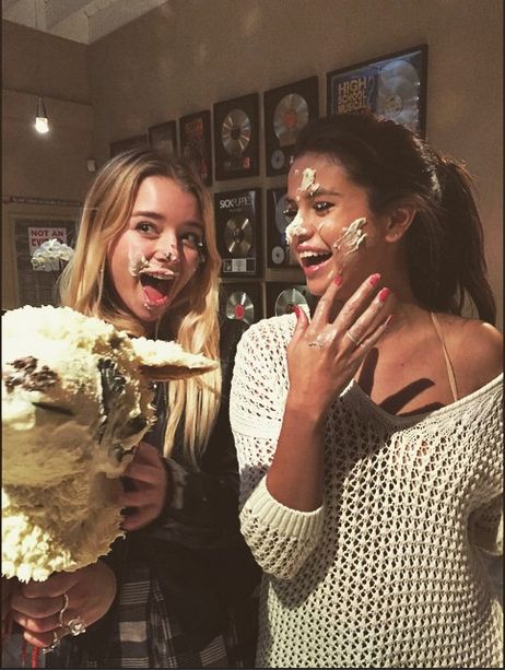 Selena Gomez pójdzie z NIM na studniówkę? (VIDEO)