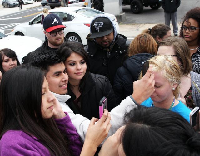 Selena Gomez jak Angelina Jolie (FOTO)