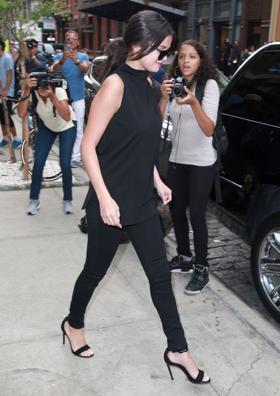 Fanka rzuciła się na Selenę Gomez, a ona... (FOTO) Fanka rzuciła się na Selenę Gomez, a ona... (FOTO)