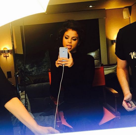 Czy pszczoła użądliła Selenę Gomez w usta? (FOTO) Czy pszczoła użądliła Selenę Gomez w usta? (FOTO)