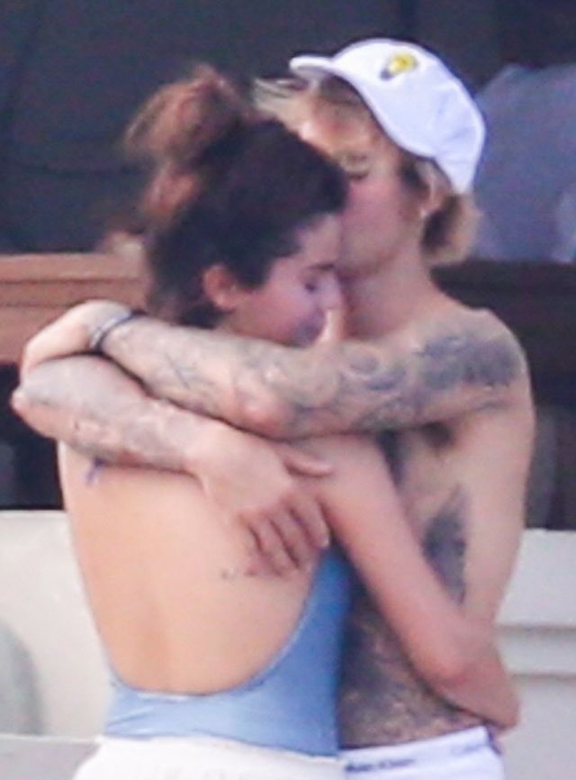 Mama Justina Biebera wysłała wiadomość do Seleny Gomez Mama Justina Biebera wysłała wiadomość do Seleny Gomez