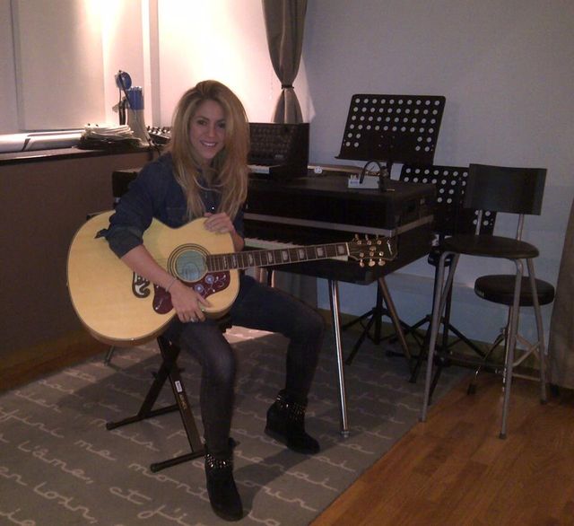Shakira pisze piosenki w zaciszu apartamentu (FOTO)