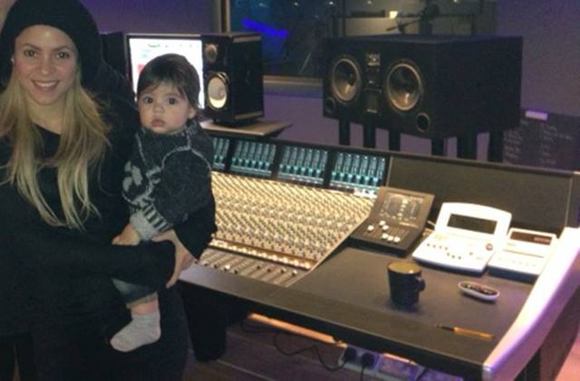 Shakira pisze piosenki w zaciszu apartamentu (FOTO)