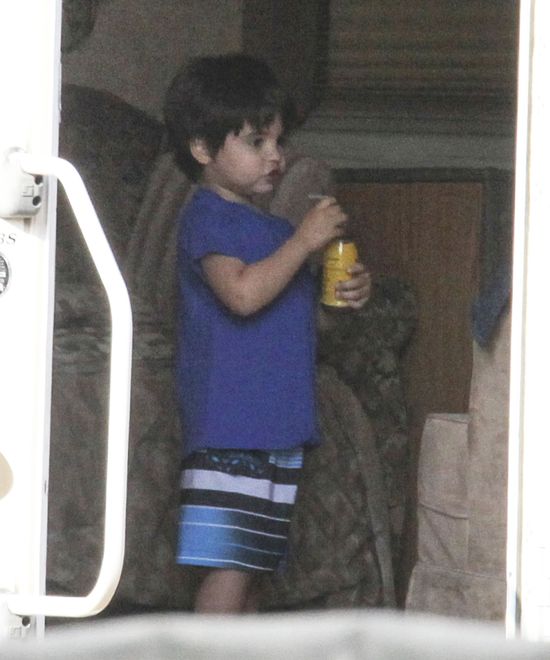 Synek Shakiry przeszkadzał mamie w pracy (FOTO)