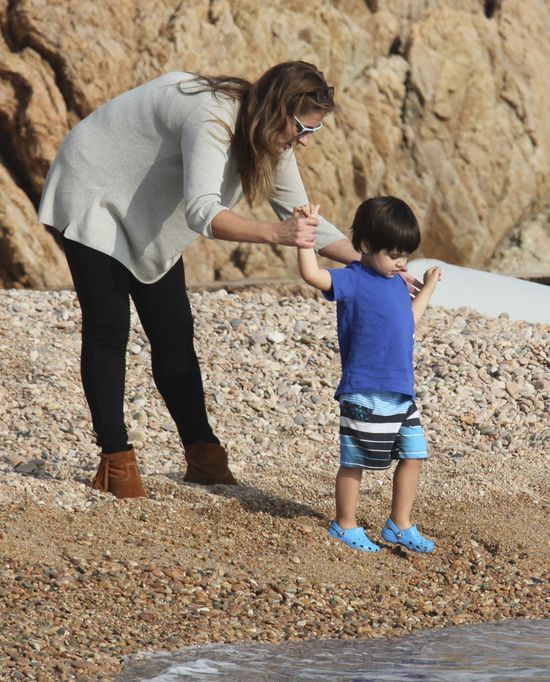 Synek Shakiry przeszkadzał mamie w pracy (FOTO)