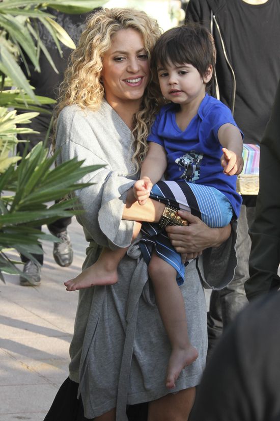 Synek Shakiry przeszkadzał mamie w pracy (FOTO)