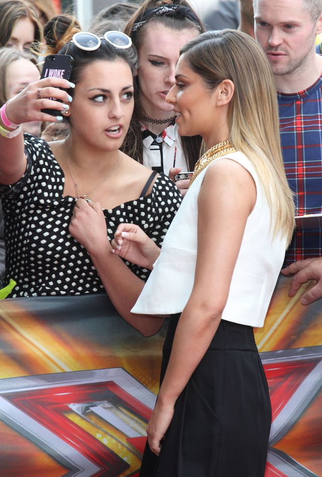 Gwiazdy schodzą na ziemię - Cheryl Cole i  zdjęcia z fanami 