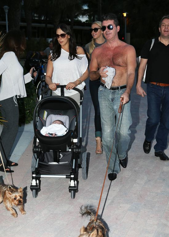 Simon Cowell ponownie przyłapany z rodzinką (FOTO)
