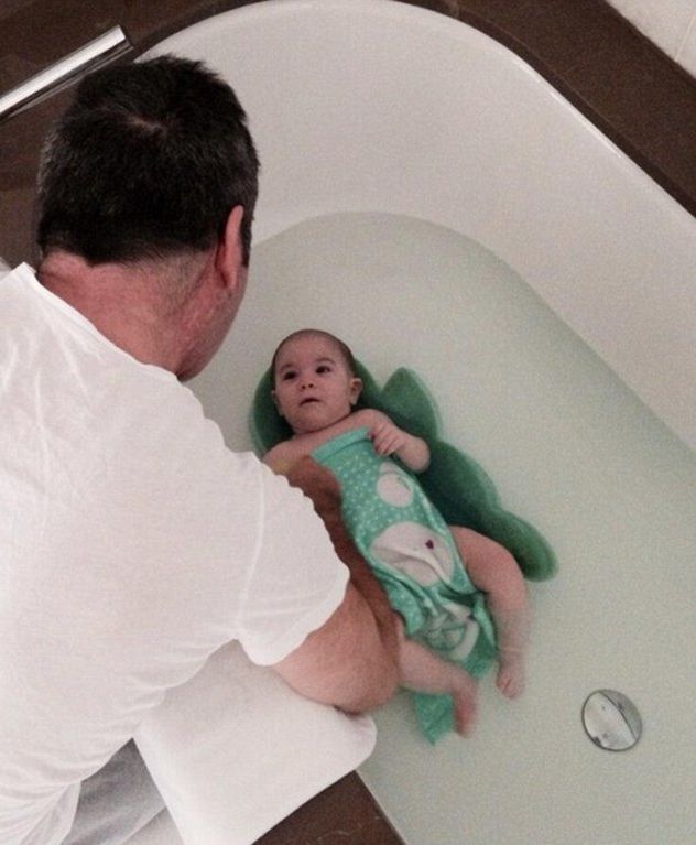 Ten dumny tatuś wciąż nie może nacieszyć się swoim synkiem Ten dumny tatuś wciąż nie może nacieszyć się swoim synkiem