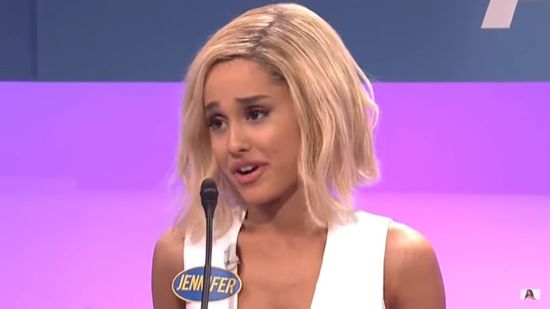 Ariana Grande parodiuje Jennifer Lawrence! Ariana Grande parodiuje Jennifer Lawrence!