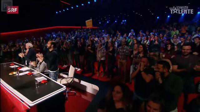 Niewiarygodna malarka w szwajcarskim Mam Talent! (VIDEO)