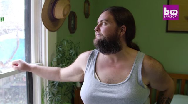 Ta kobieta wyhodowała u siebie PRAWDZIWĄ brodę! I czuje się... sexy! (VIDEO)