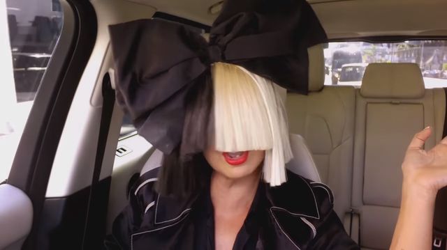 Sia w niecodziennym wywiadzie VIDEO)