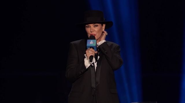 Kris Jenner WYBUCZANA na koncercie