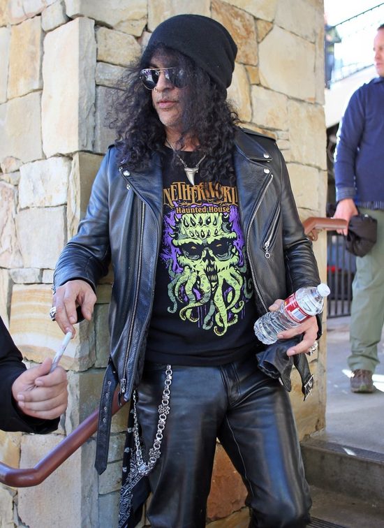 Slash zamieszkał z kochanką