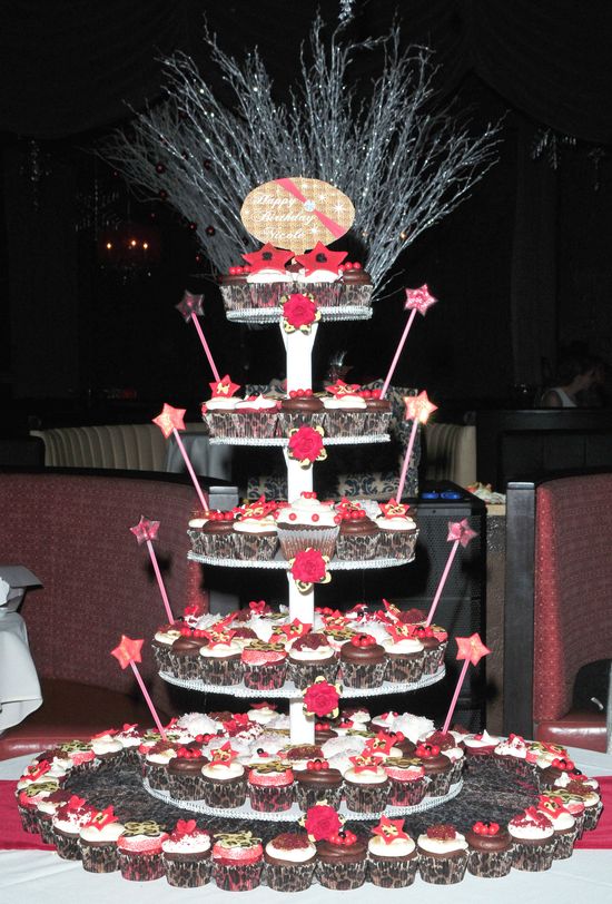 Snooki nie najadła się urodzinowym tortem (FOTO)