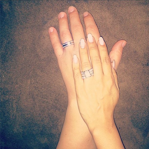 Ta gwiazda postawiła na wypasione obrączki (FOTO)